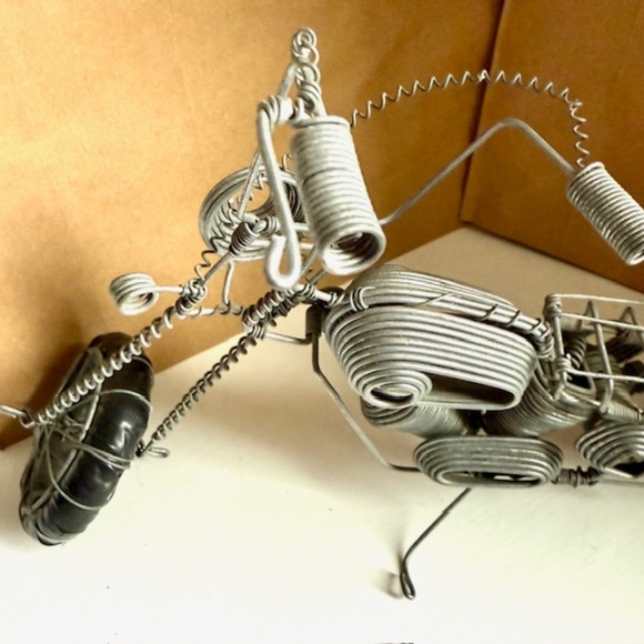 Handmade Wire Harley Davidson Motorcycle - Picture 6 of 11